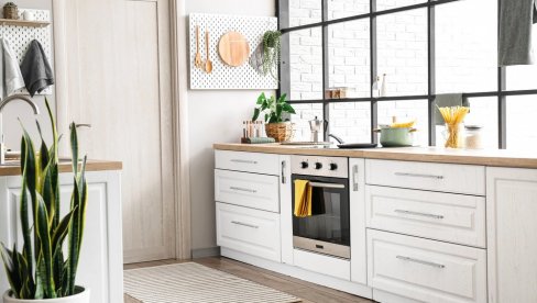 4 БОЈЕ ЗА КУХИЊУ КОЈЕ ДИЗАЈНЕРИ ВИШЕ НЕ ЖЕЛЕ ДА ВИДЕ: Велики тренд са почетка 2000-их иде у прошлост