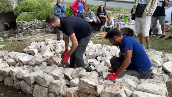 ОБНАВЉАЊЕ СУВОЗИДА: Хармонија камена, градитеља и природе (ФОТО)