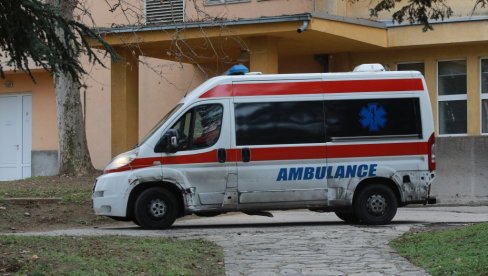 AUTOMOBIL UDARIO MAJKU I DETE NA BANOVOM BRDU: Žena ostala da leži na ulici i ne pomera se