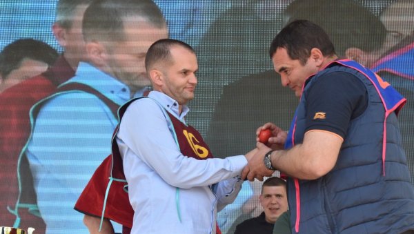 ТРАЖИ СЕ НАЈЈАЧЕ ФАРБАНО КОКОШИЈЕ ЈАЈЕ: У Мокрину ће на Ускрс бити одржано 36. Светско првенство у куцкању јајима