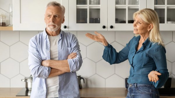 ШТА ЈЕ СИВИ РАЗВОД? Кад брак после 50. доживи крах