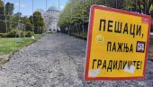 ЗАМЕНИЋЕ СВЕ КОЦКЕ: У току су радови на уређењу платоа испред Храма Светог Саве, мајстори постављају подлогу