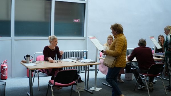 БЕСПОВРАТНА СРЕДСТВА ЗА 230 ДОМАЋИНСТАВА: Новосађанима уручени уговори о субвенцијама за енергетску санацију станова и кућа