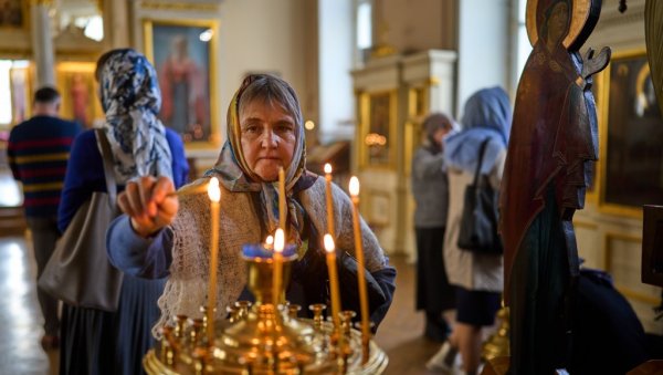 НА ВЕЛИКИ ПЕТАК ВЕРНИЦИ ИЗГОВАРАЈУ ОВУ МОЛИТВУ: Снажне речи које доносе мир, веру и наду