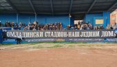 КАРАБУРМА ОБОЈЕНА У ПЛАВО, ПА У ЗЛАТНО: Спектакл на повратку ОФК Београда на Омладински стадион (ВИДЕО)