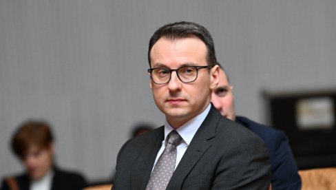 NA OVAJ NAČIN KURTI JE DOKAZAO DA MRZI SVE SRPSKO I DA NE ŽELI NI MIR NI SUŽIVOT Petković o uklanjanju srpskih trobojki iz Gračanice