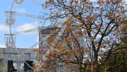 OSVANULA ATRAKCIJA: Bijeljinci dobili panoramski točak