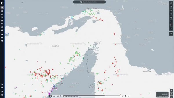 ШПИЦА У ОРМУСКОМ МОРЕУЗУ: Бродови набијени са обе стране, али... (ФОТО/ВИДЕО)