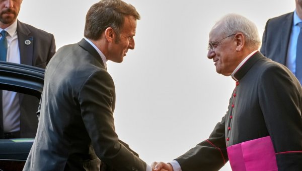 МАКРОН У ВАТИКАНУ: Први директан сусрет са папом Лавом XIV