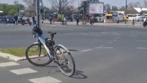 VRHUNAC BEZOBRAZLUKA BLOKADERA: Pošto više nema ljudi koji bi stali uz njih u maltretiranju građana blokadama, postavili su bicikle i motore
