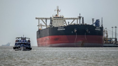 ПРЕВРНУО СЕ ТУРИСТИЧКИ БРОД НА РЕЦИ: Најмање 10 људи погинуло