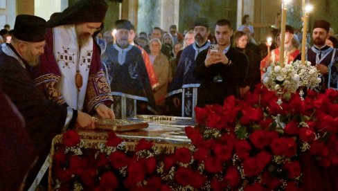 У ХРАМУ СВЕТОГ САВЕ: На Велики петак изнета плаштаница