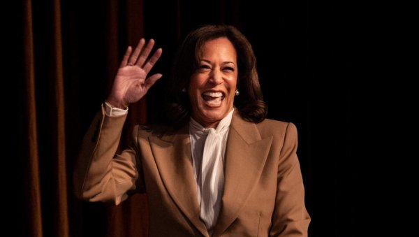 РАЗМИШЉАМ О ТОМЕ Нова кандидатура Камале Харис за председника САД?