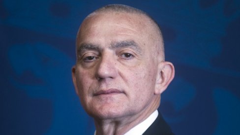 МИНИСТАР ВУЈИЋ ЧЕСТИТАО УСКРС ПАТРИЈАРХУ И ВЕРНИЦИМА: Нека радост Васкрсења испуни сва срца љубављу