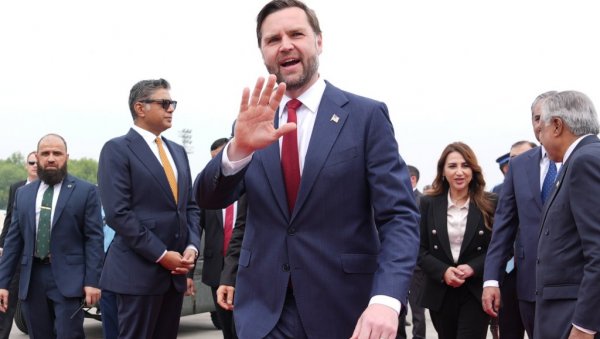 ВЕНС СЛЕТЕО У ПАКИСТАН: Ускоро очи у очи са Аракчијем (ФОТО)