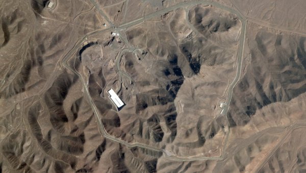 ДОК СВИ ЧЕКАЈУ ПРЕГОВОРЕ, САТЕЛИТСКИ СНИМЦИ ШОКИРАЛИ: Погледајте шта Иран гради око кључног нуклеарног постројења