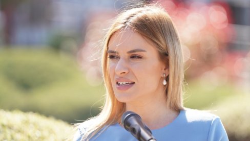 НИШТА ИМ НИЈЕ СВЕТО Срамно понашање новинара Н1 према министарки: Милица Ђурђевић Стаменковски им све објаснила