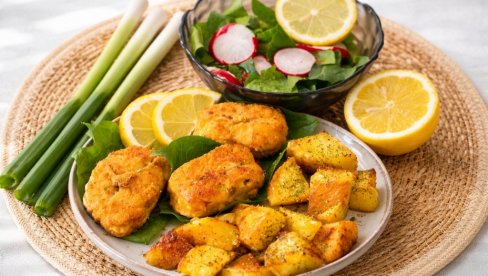 ХРСКАВ ОСЛИЋ ИЗ РЕРНЕ СА ЗЛАТНИМ КРОМПИРОМ: Идеалан за свакодневни ручак, али и за посне дане