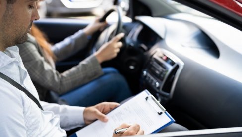 POLICIJA OTKRILA NOVU METODU VARANJA NA POLAGANJU VOZAČKOG ISPITA: Ako budete uhvaćeni, slede drakonske kazne i zabrana polaganja