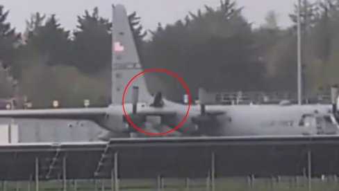 Sam upao na aerodrom, popeo se na SAD avion i oštetio ga (VIDEO)