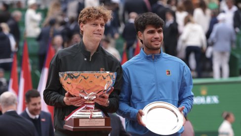 NOVAK ĐOKOVIĆ I KARLOS ALKARAZ GLEDAJU I NE VERUJU! Surova dominacija Janika Sinera, Italijan radi neke nenormalne stvari