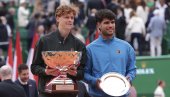 NOVAK ĐOKOVIĆ I KARLOS ALKARAZ GLEDAJU I NE VERUJU! Surova dominacija Janika Sinera, Italijan radi neke nenormalne stvari