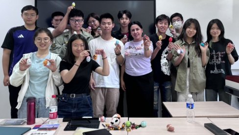 ДЕЦУ У КИНИ УЧИМ И КАКО СЕ СЛАВИ ВАСКРС: Лекторка Наташа Радосављевић Габерова, о животу у Пекингу (ФОТО)