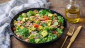 TUNA SALATA SA AVOKADOM: Brz i zdrav obrok