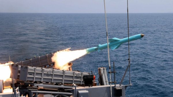 КОМАНДАНТ ИРАНСКЕ МОРНАРИЦЕ: Пажљиво пратимо сваки потез америчке флоте, Трампове претње смешне и бесмислене