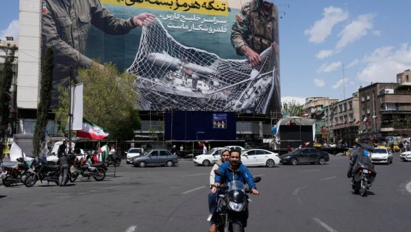 АКО БУДУ БЛОКИРАЛИ НАШЕ ЛУКЕ Иран: Амерички бродови биће послати на дно мора