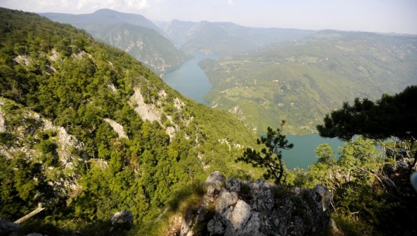 На одмору још 140 ђака: Деца из Прве обреновачке основне школе данас отишла на Тару