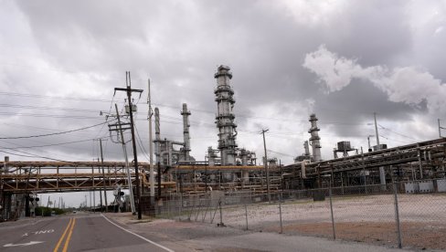 НАФТА БРЕНТ ПАЛА НА 98 ДОЛАРА: Очекују се преговори САД и Ирана