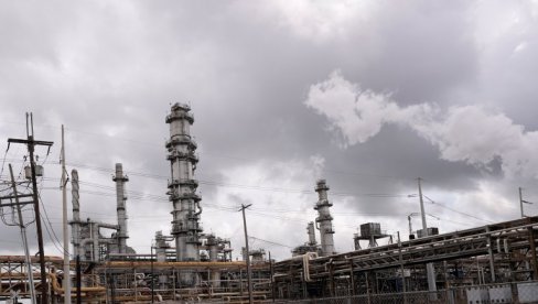 Америка одобрила још месец дана продаје руске нафте: Ево које три земље су изузете