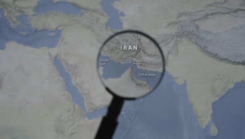 DVE RAKETE: Pogođen brod u Zalivu - Pakistanci priskočili u pomoć