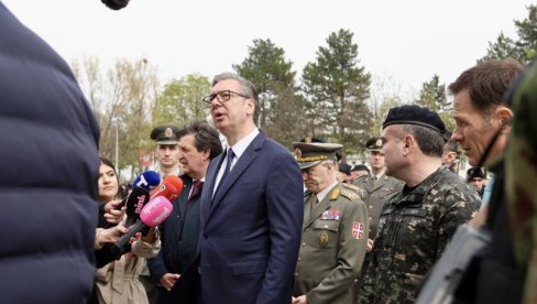 БЛОКАДЕРИ НИКАДА НИСУ ЧЕСТИТАЛИ Вучић о изборима: Народна воља ће да се поштује, господа честитају, видели сте Орбана