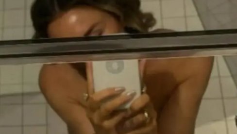 КАО ОД МАЈКЕ РОЂЕНА: Сенида позирала потпуно нага - провокативна поза у туш кабини (ФОТО)