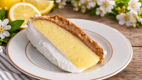 KREMASTA TORTA OD LIMUNA: Osvežavajući klasik koji se uvek traži parče više