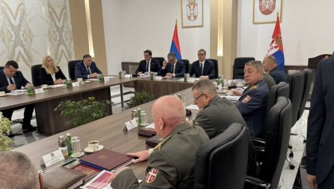Вучић се обраћа после састанка са највишим руководством Министарства одбране и Војске Србије (ВИДЕО)
