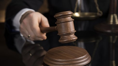 Кинески суд: Радници не могу да буду отпуштени због увођења АИ