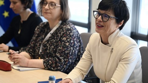 ЏАБЕ ТУЖАКАЛИ, БРИСЕЛ СРБИЈИ НИЈЕ ЗАМРЗНУО ФИНАНСИРАЊЕ: Европска комесарка за проширење потопила велике наде опозиције