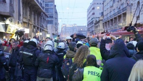 NEPISMENI STE I NE SMARAJTE NAS VIŠE: Bukti rat među blokaderima (FOTO)