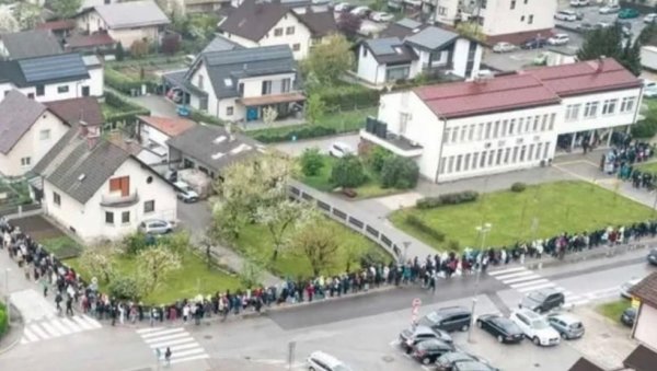 Редови срамни, нехумани према старцима: Стотине људи ноћ провеле чекајући лекара у Боровници (ВИДЕО)