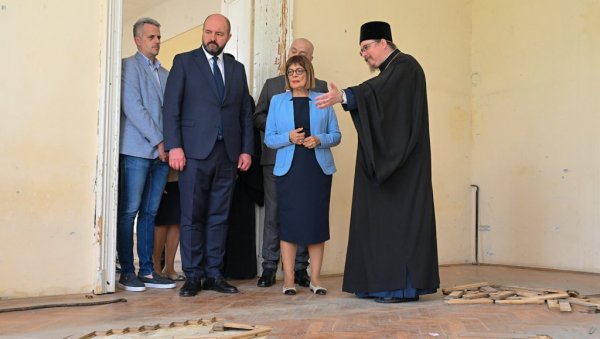 Маја Гојковић посетила Сремске Карловце: Обновљена Матошева улица и почела реконструкција интерната Богословије