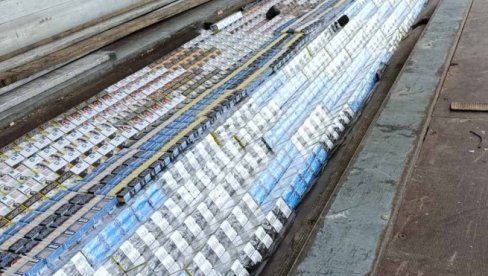 Велика заплена на Бездану: У дуплом дну кријумчарио цигарете  (ФОТО)