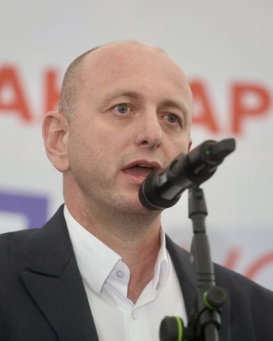 Милан Кнежевић изазвао ПЕС: Кажете да је Спајић већи Србин од свих нас, очекујем да ће подржати иницијативу о повлачењу признања тзв. Косова