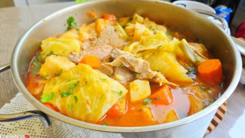 Recept za mladi sladak kupus sa krmenadlama: Tajna savršenog ukusa je u tome koliko dugo ga kuvate (VIDEO)