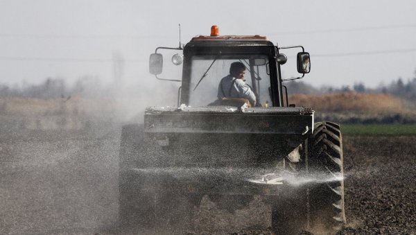Подигли цене ђубрива, праве и вештачке несташице: Поједини трговци увидели да могу додатно да зараде на кризи на Блиском истоку