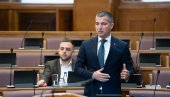 ДЕМОКРАТЕ И СРПСКО ПИТАЊЕ: Кад требају гласови позивају се на Амфилохија, а када треба заузети став - напуштају гласање