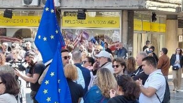 Одржан скуп присталица Европског покрета у Београд: Окупило се њих 200 - На скупу Лутовац, Цицварић, Лопандић...