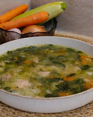 ПРОЛЕЋНА ЧОРБА СА СПАНАЋЕМ И ПИРИНЧЕМ: Лаган и хранљив оброк за целу породицу